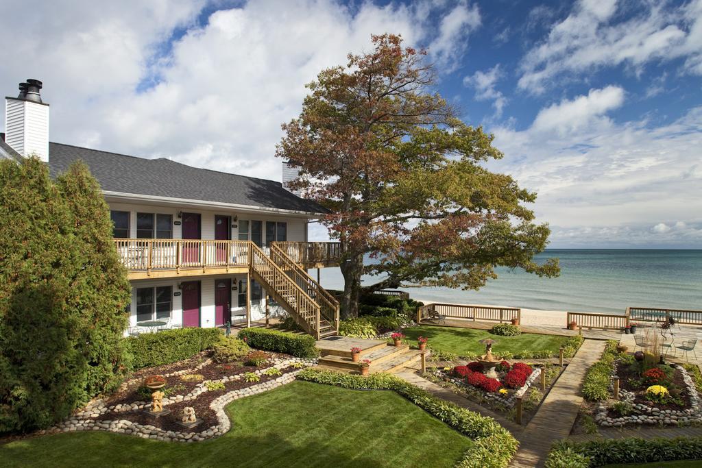 Huron House Bed & Breakfast Oscoda Bagian luar foto