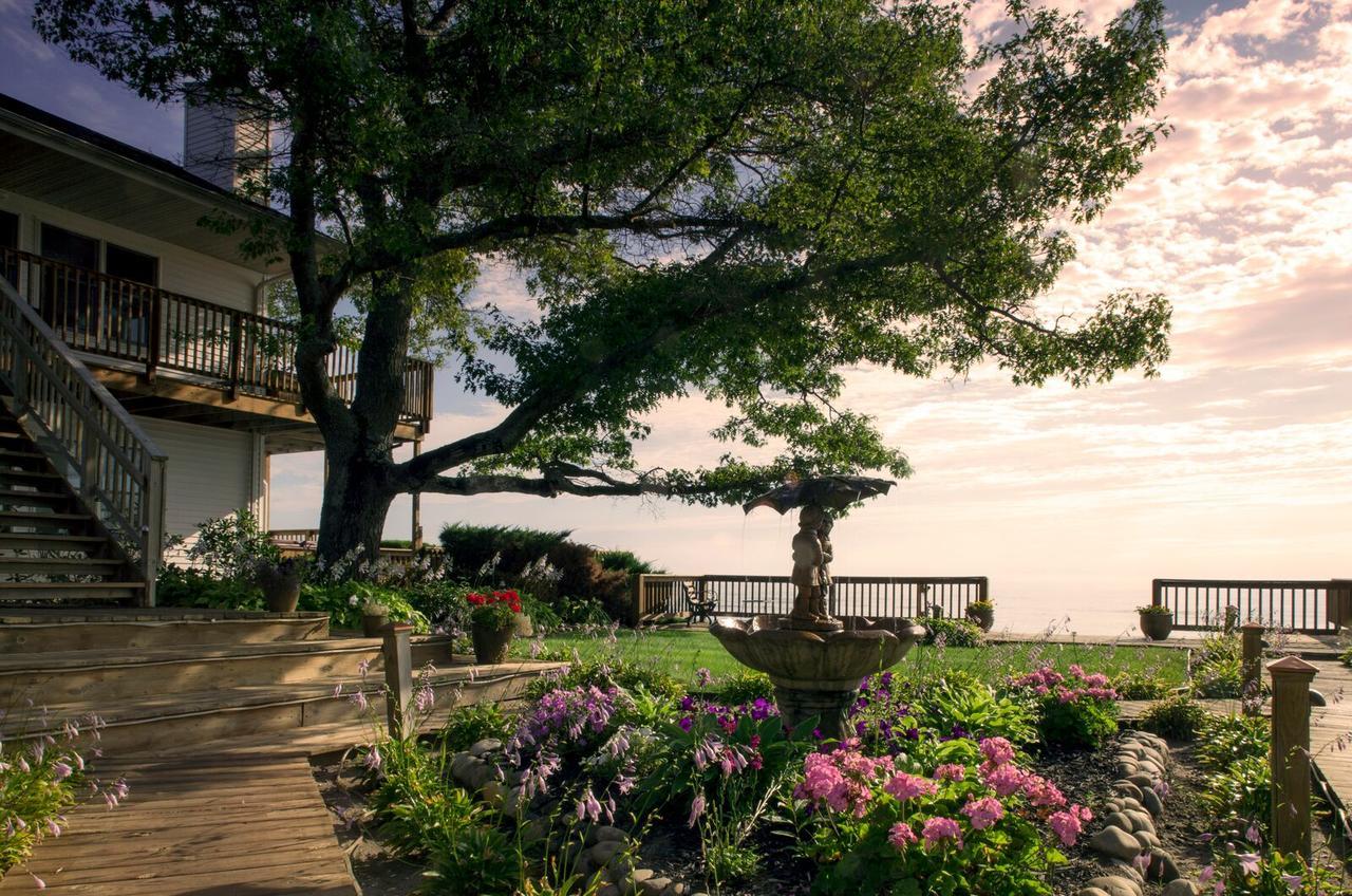 Huron House Bed & Breakfast Oscoda Bagian luar foto