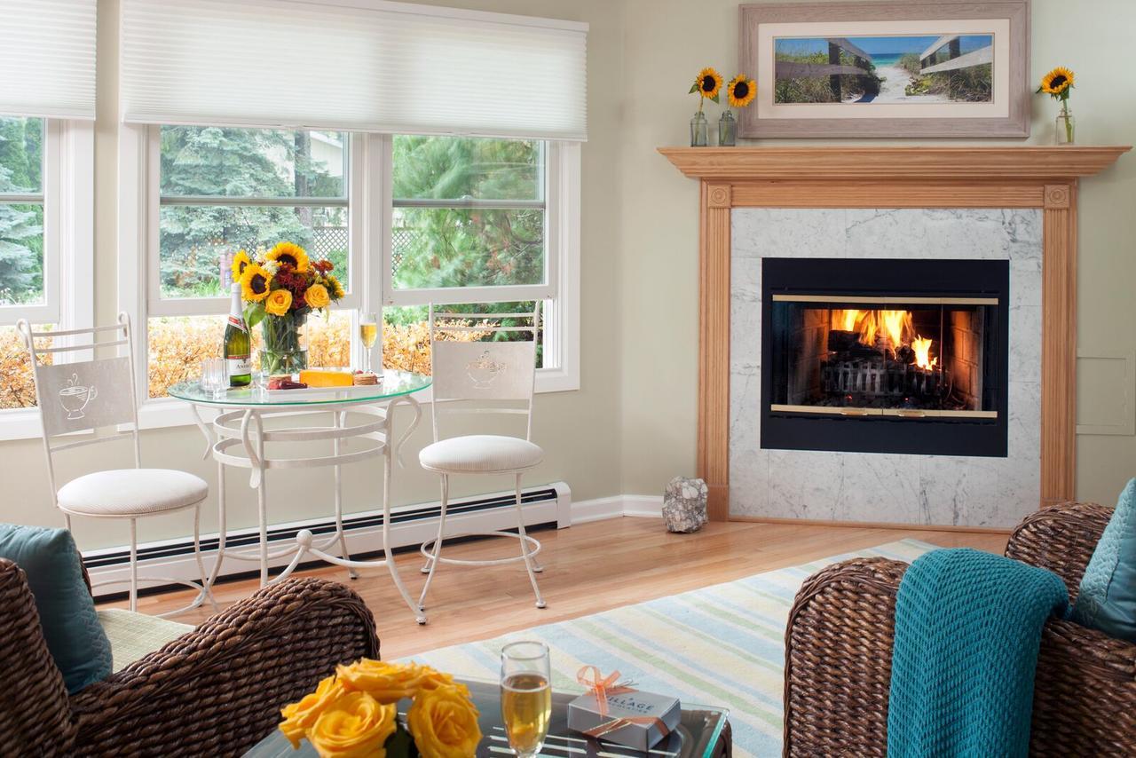 Huron House Bed & Breakfast Oscoda Bagian luar foto
