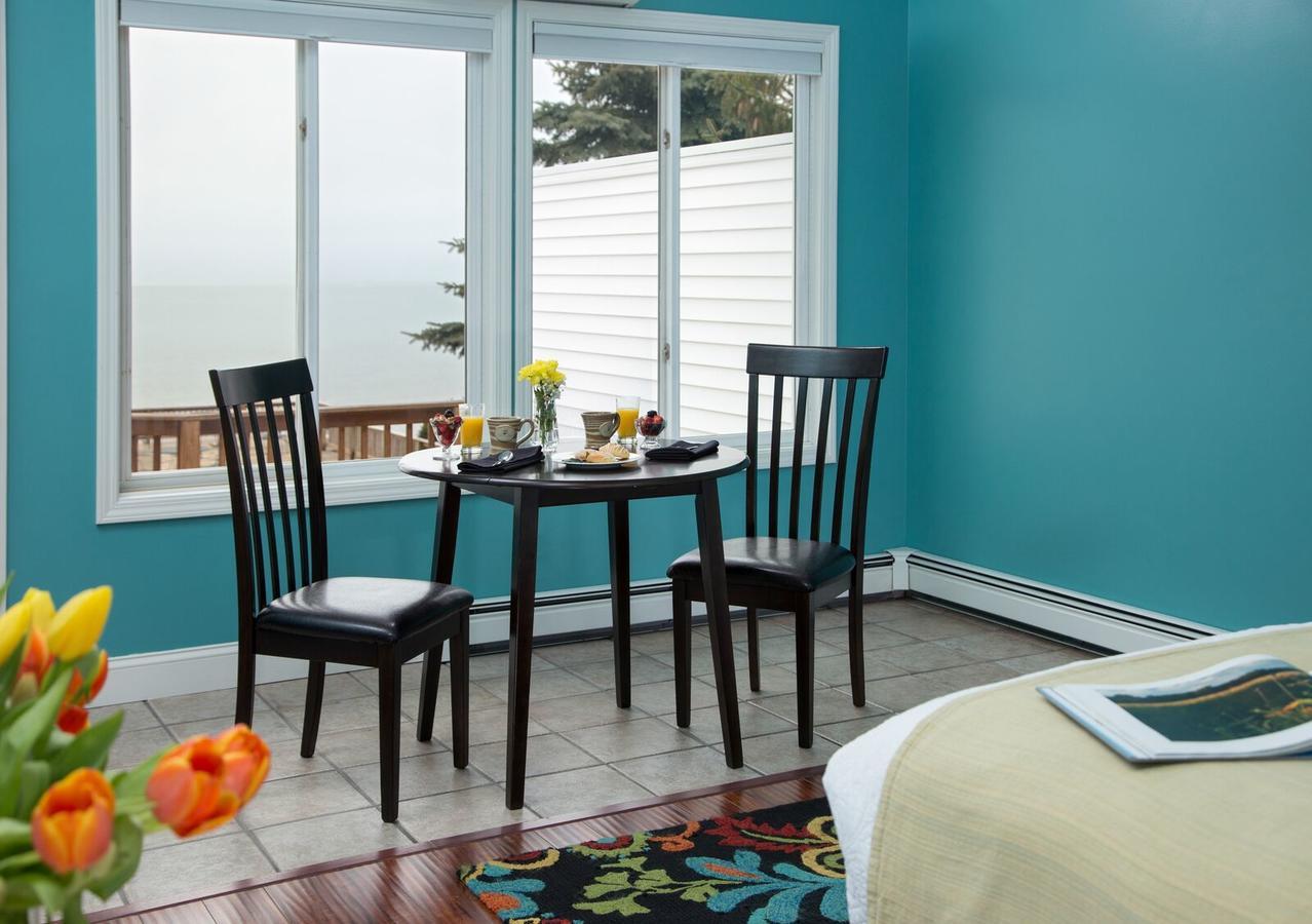 Huron House Bed & Breakfast Oscoda Bagian luar foto