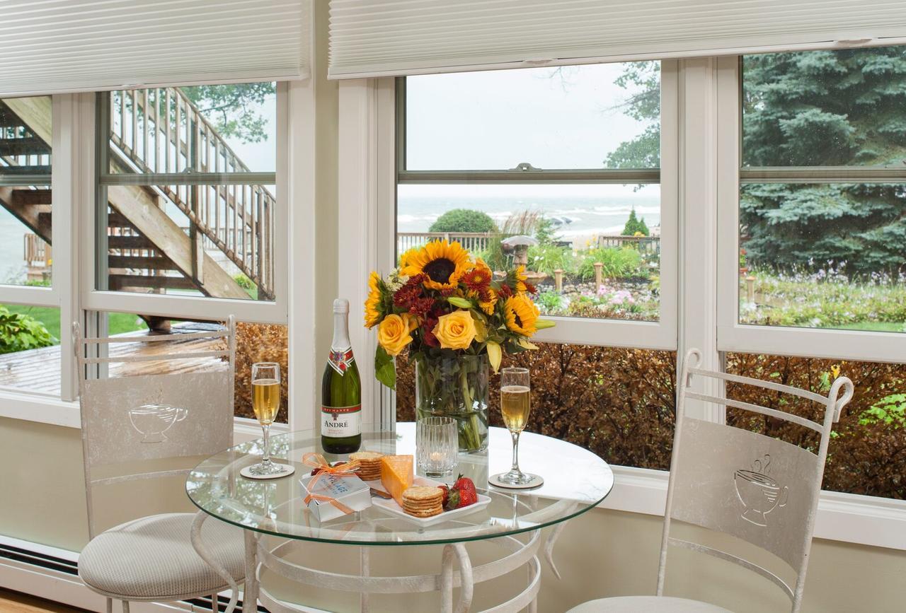 Huron House Bed & Breakfast Oscoda Bagian luar foto
